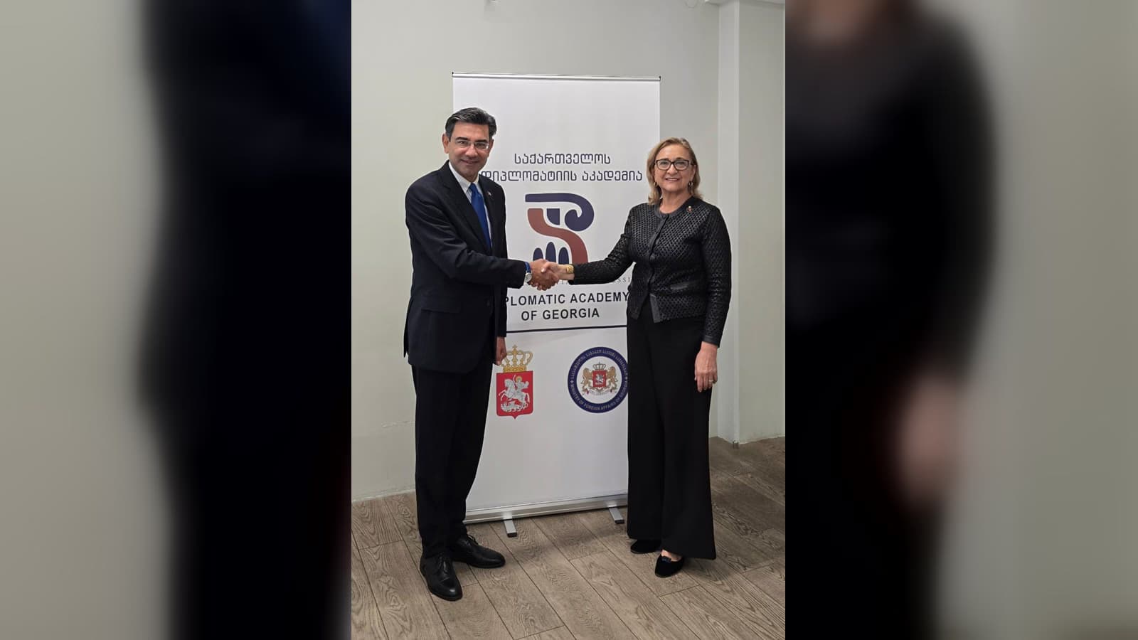 السفير التركي يبحث التعاون مع رئيسة الأكاديمية الدبلوماسية الجورجية