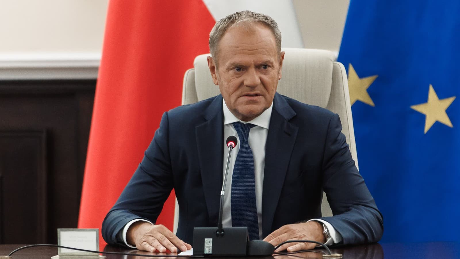 Tusk says Russian bot army aids opponents in tribunal dispute