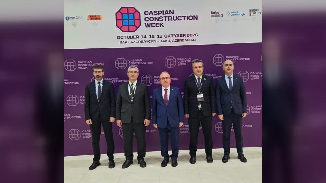 السفير التركي في باكو يزور أجنحة الشركات التركية في معرض البناء