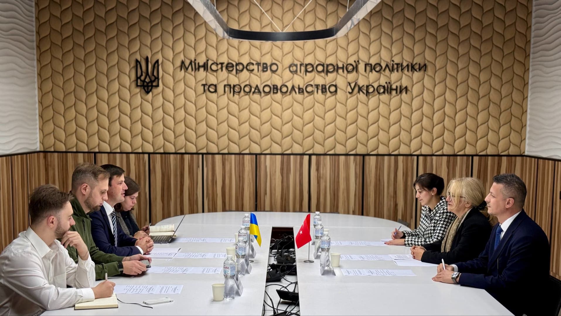 Посол Турции и министр аграрной политики Украины обсудили безопасность судоходства в Черном море