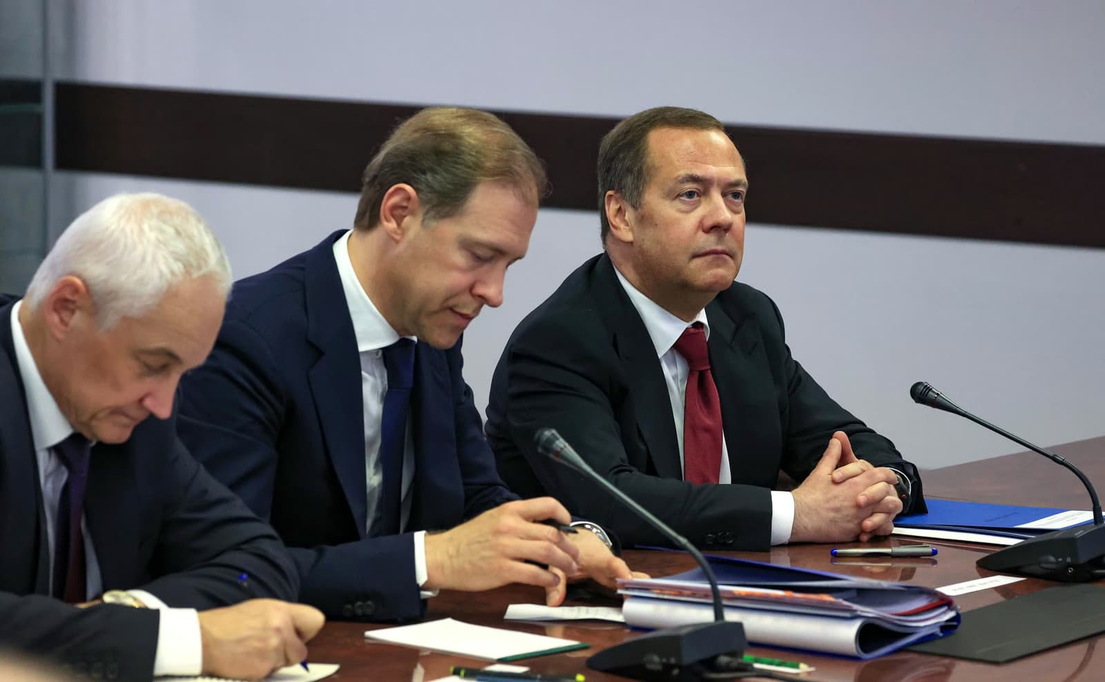 Медведев: никто из мировых правителей не вправе брать на себя миссию Всевышнего