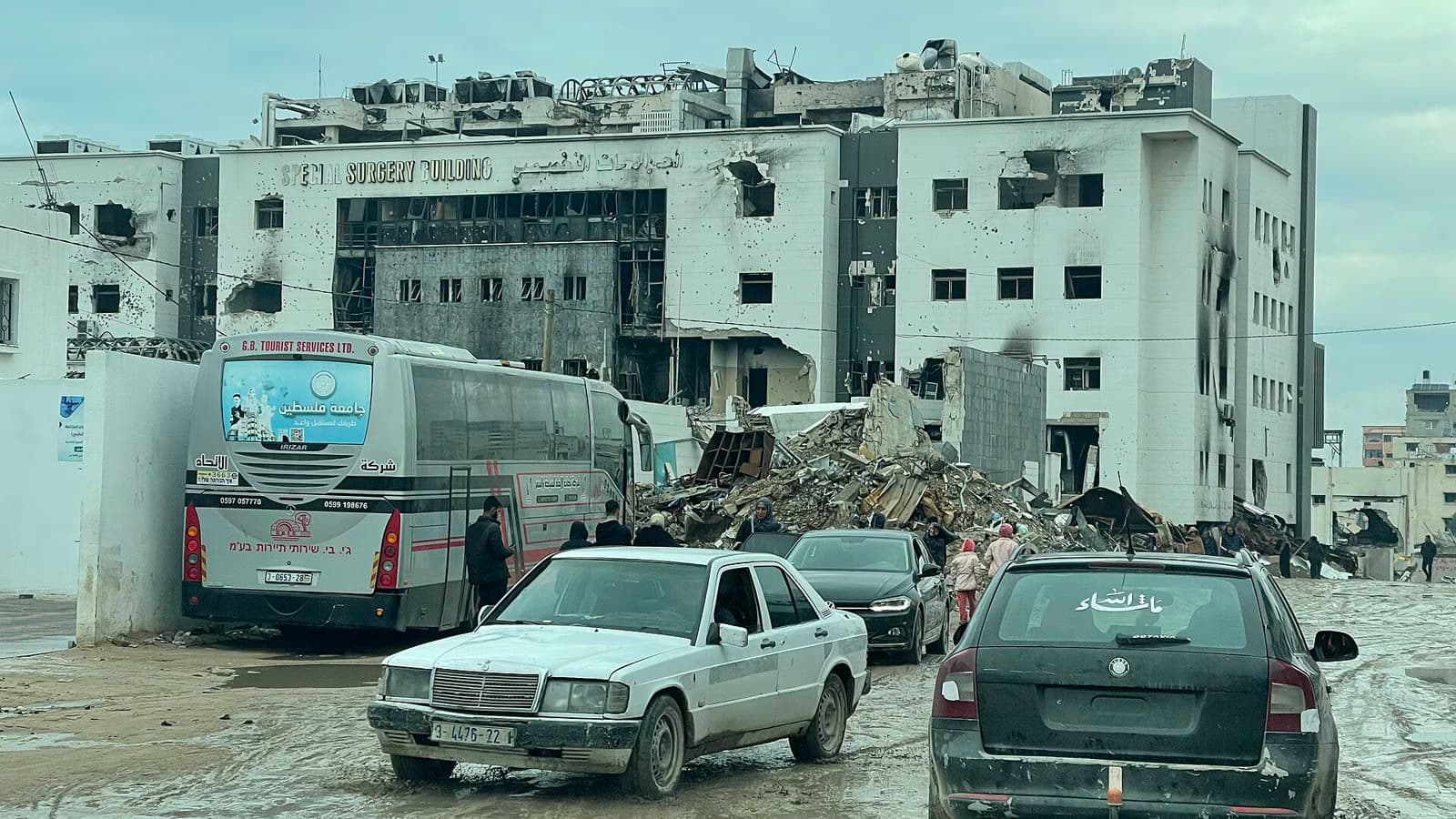 Сирота в три года: в Газе девочка выжила в пожаре, но потеряла мать