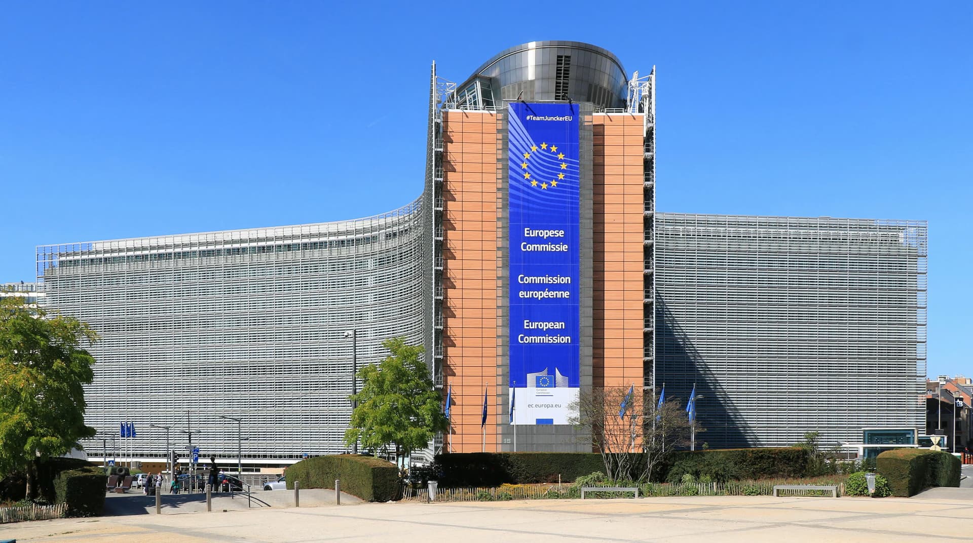 EU to unveil emergency mechanism for migration crises by year-end